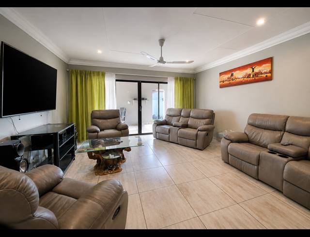 3 BEDROOM TOWNHOUSE FOR SALE IN THREE RIVERS PROPER